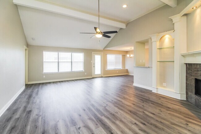 Foto del edificio - 821 Clement Dr