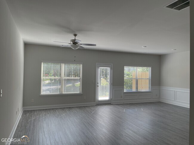 Foto del edificio - 370 Rockfern Ct