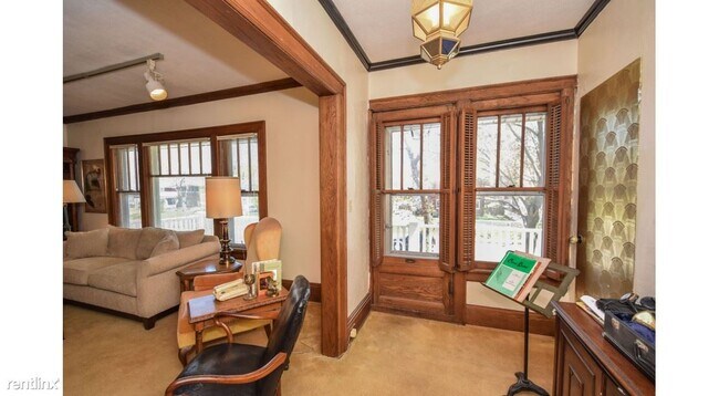 Foto del edificio - 3 br, 1 bath Triplex - 2975 N Downer Ave