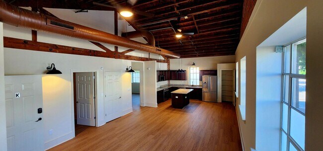 Foto del edificio - Flag Factory 10K