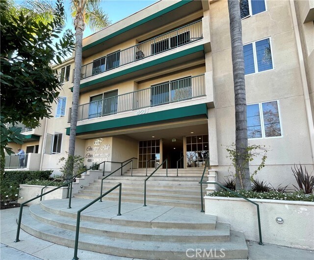 Foto del edificio - 4501 Cedros Ave