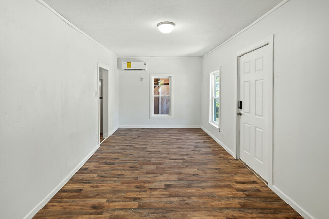Foto del edificio - 2706 Quincy St