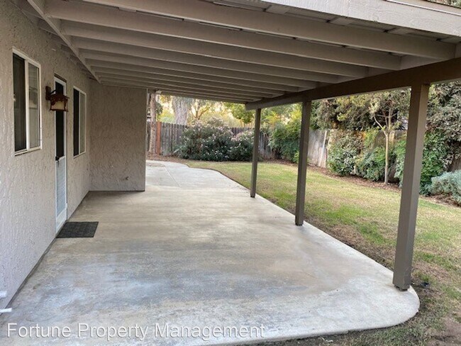Building Photo - 3 br, 2 bath House - 2410 W. Elowin Ave.