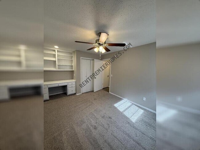 Foto del edificio - 9805 Blue Bonnet Dr