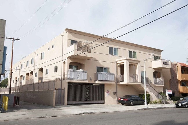 Foto del edificio - 7223 Baird Ave