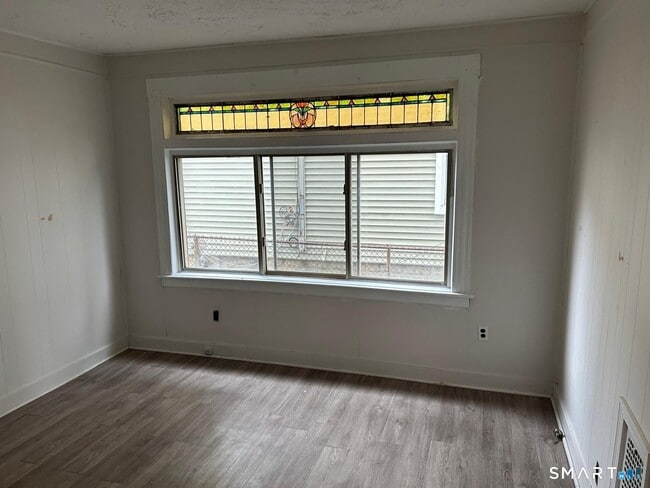 Building Photo - 88 Waldorf Ave