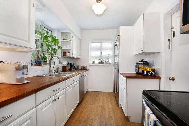 Foto del edificio - 2500 Overbrook St