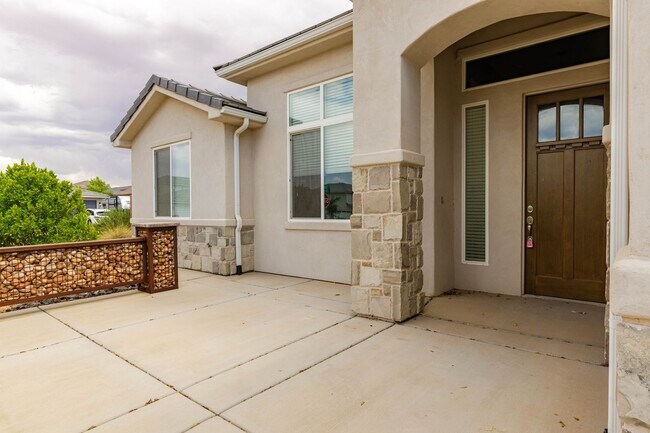 Foto del edificio - Custom 4 bedroom Single Story. Crimson Cli...