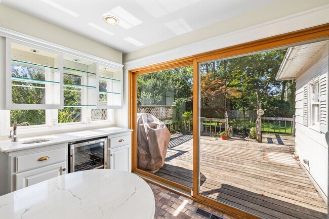 Foto del edificio - Charming 3 Bedroom, 2 Bath Home with Abund...