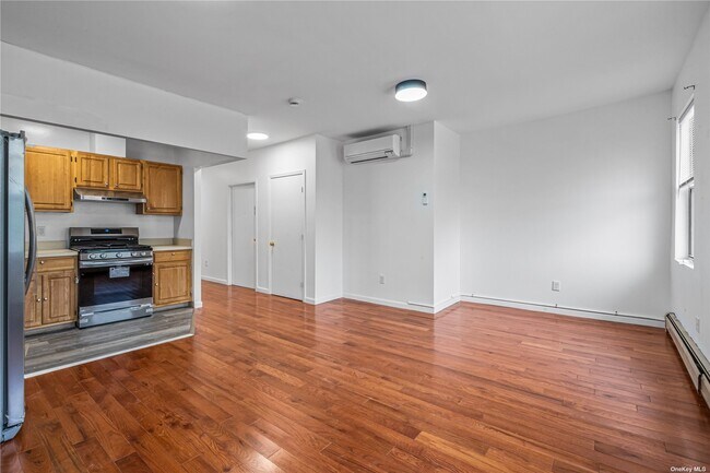 Foto del edificio - 1473 Gates Ave