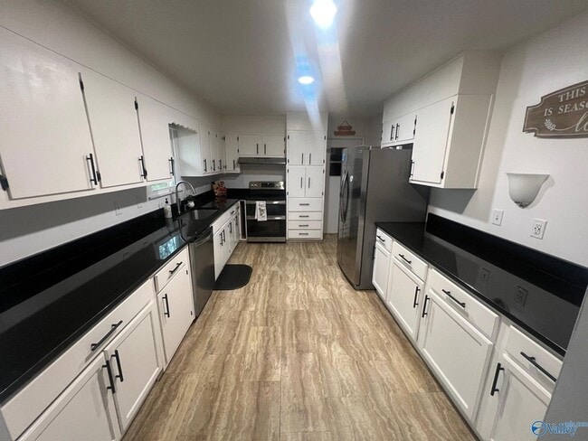 Building Photo - 409 Cumberland Dr SE