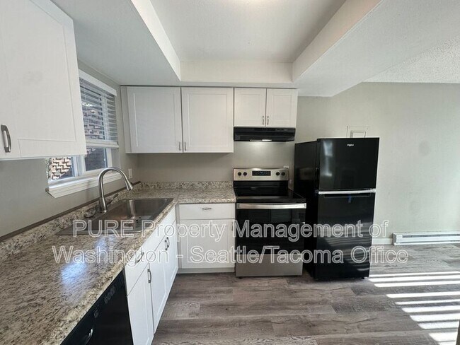 Building Photo - 4401 Saratoga Pl NE