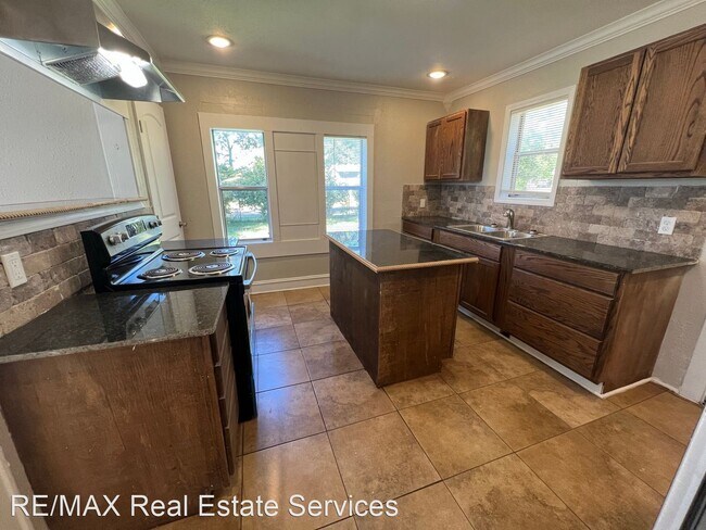 Foto del edificio - 2 br, 2 bath House - 2240 Pin Oak Circle