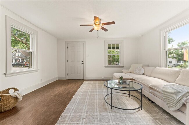 Foto del edificio - 3126 Mapleleaf Ave