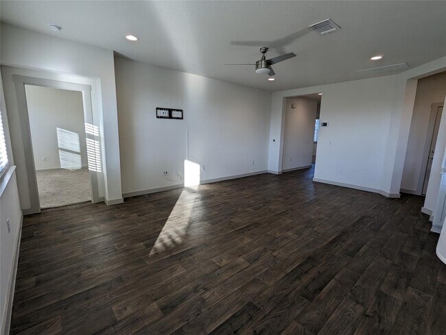 Foto del edificio - 13200 Bryson Dr
