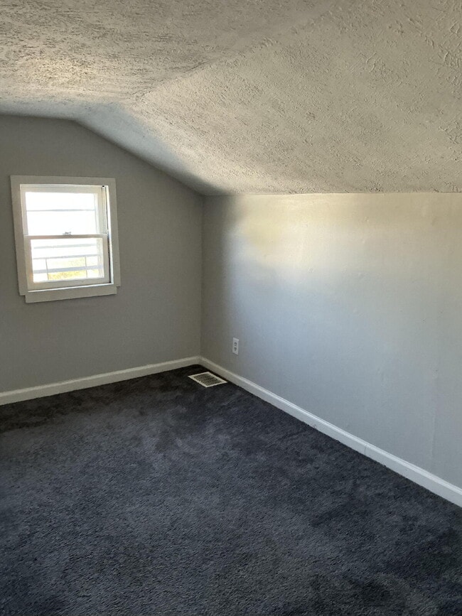 Building Photo - 288 Fernwood Ave