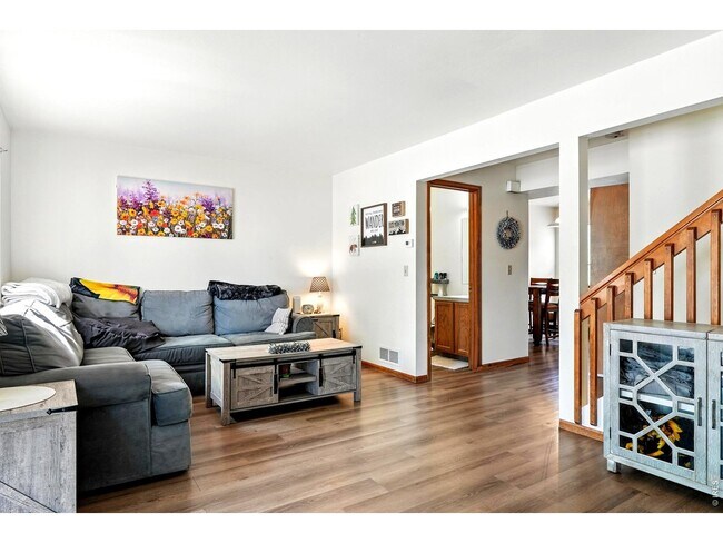 Building Photo - 2122 3rd St SW