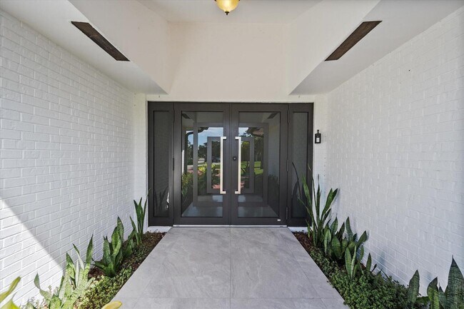 Foto del edificio - 13855 Shawmut Ct