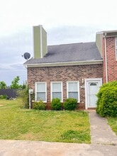 Building Photo - 130 Cresent Circle
