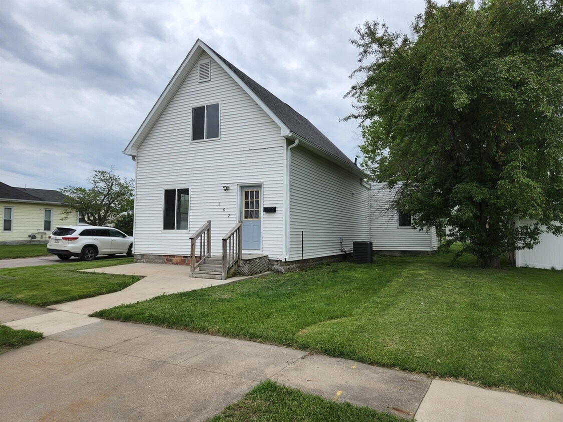 Primary Photo - 302 N 1st St
