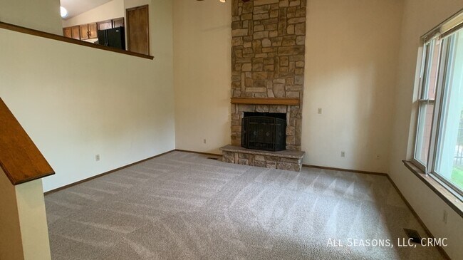 Foto del edificio - 850 Quail Lake Cir