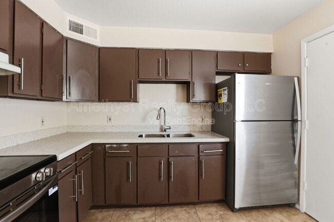 Photo - 317 E Vogel Ave Townhome