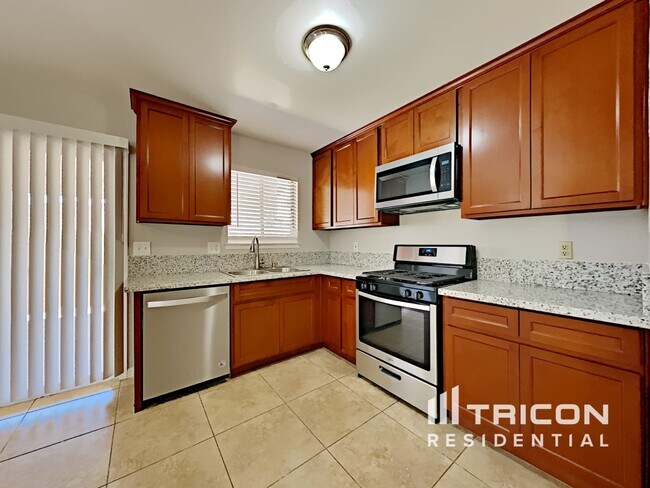 Foto del edificio - 7827 Charmette Way