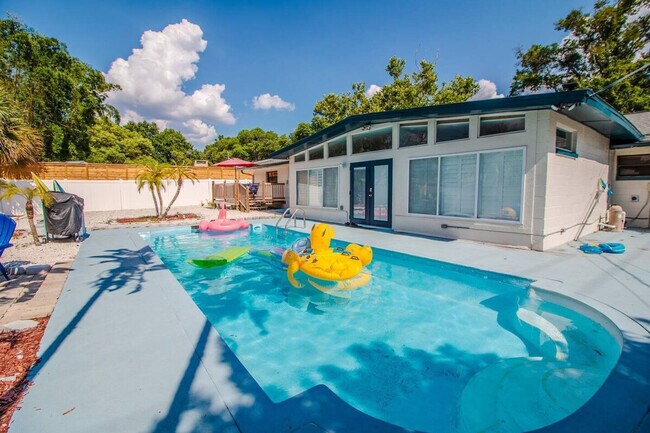 Foto del edificio - 4501 Loring Pl