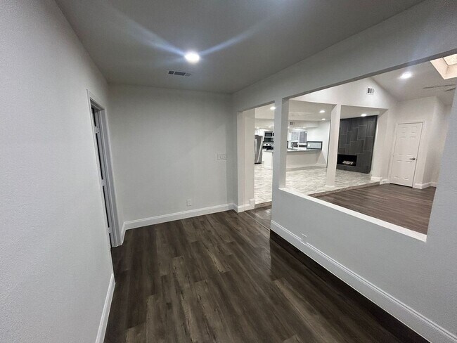 Building Photo - 2905 Spring Brook Dr