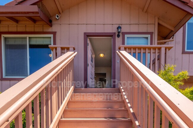 Building Photo - 1446 Skyview Dr