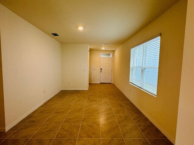 Foto del edificio - Beautiful, Recently Built 3 Bedroom, 2 Bat...