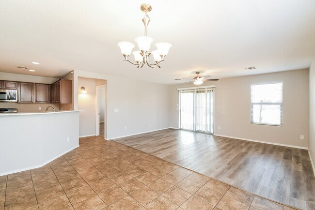 Foto del edificio - 1126 E Daniella Dr