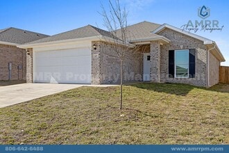 Building Photo - 127 SW Vanessa St