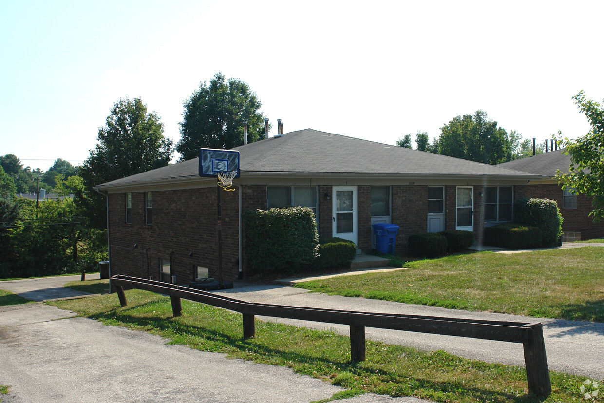 Building Photo - 2009 Cambridge Dr