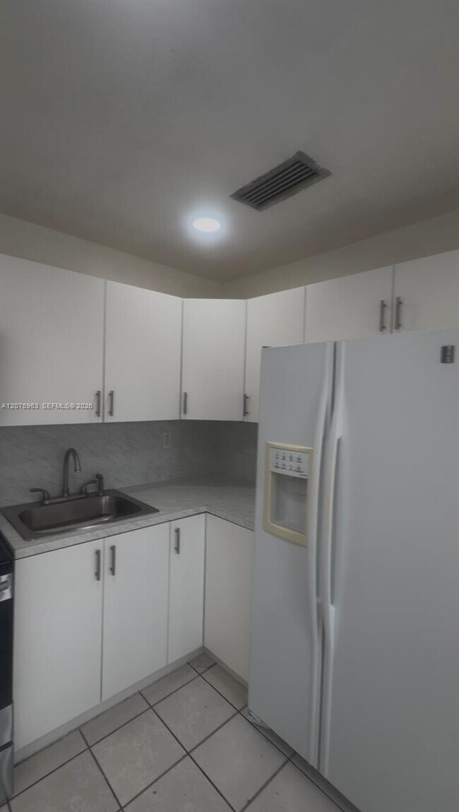Building Photo - 3821 SW 89th Ct