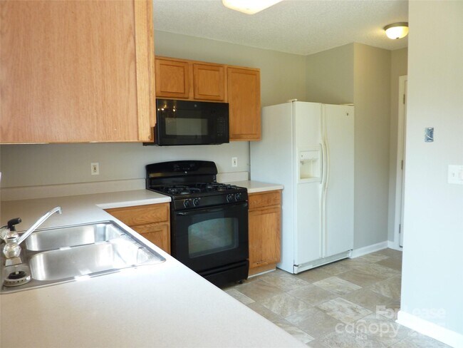 Building Photo - 8841 Laurel Run Dr