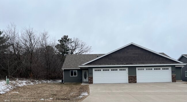 Building Photo - 704 E Wisconsin St