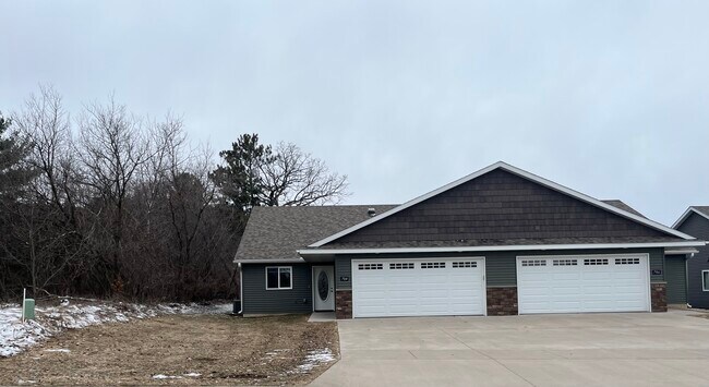 Foto del edificio - 704 E Wisconsin St