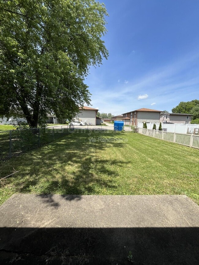 Foto del edificio - 424 Heritage Ln