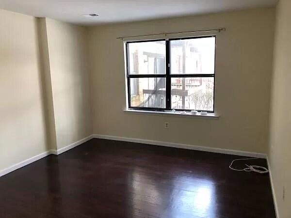 Building Photo - 311 N Oaks Blvd