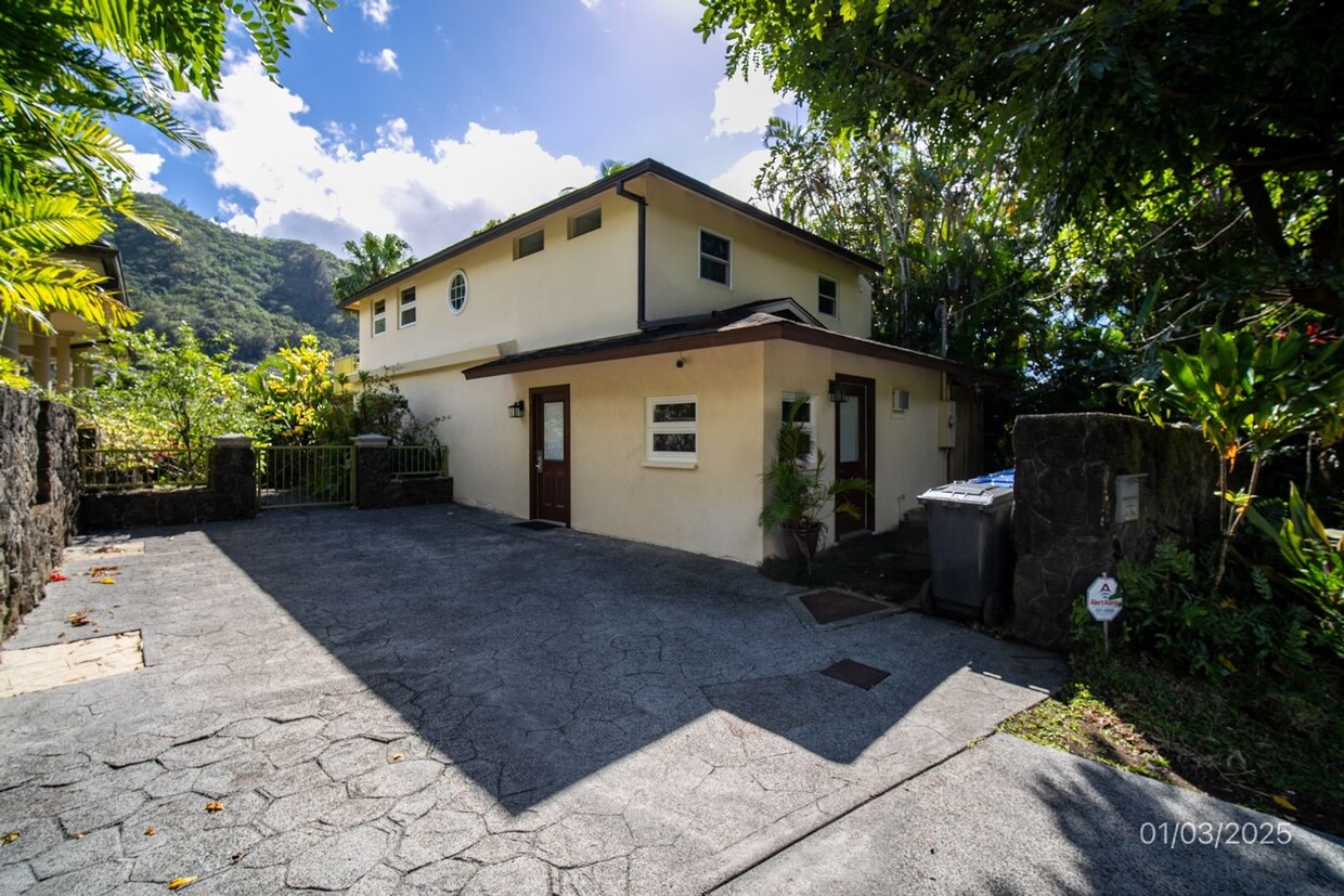 Foto principal - $4600 2bd/3ba Single Family Home in Nuuanu