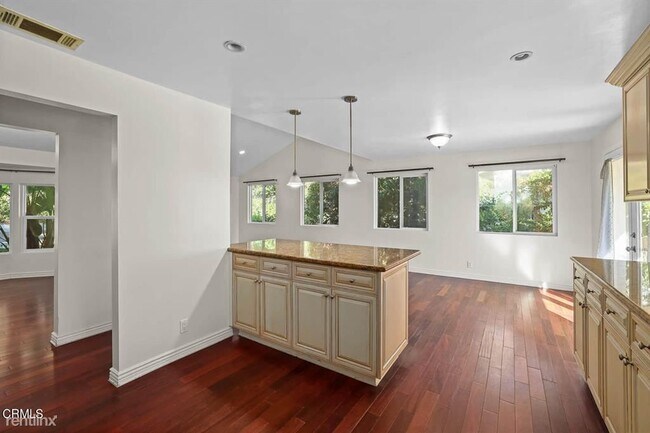Building Photo - 4 br, 3 bath House - 4952 Alta Canyada Rd