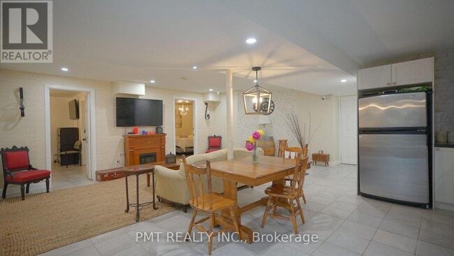 Building Photo - 83 Fairview Rd W