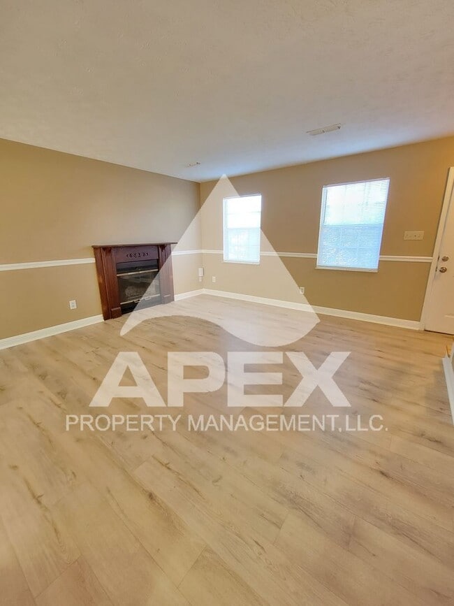 Building Photo - 3 Bed/ 2.5 Ba home w/Hardwood floors, Fireplace and oversized 1-Car Garage - WEST Knoxville!!