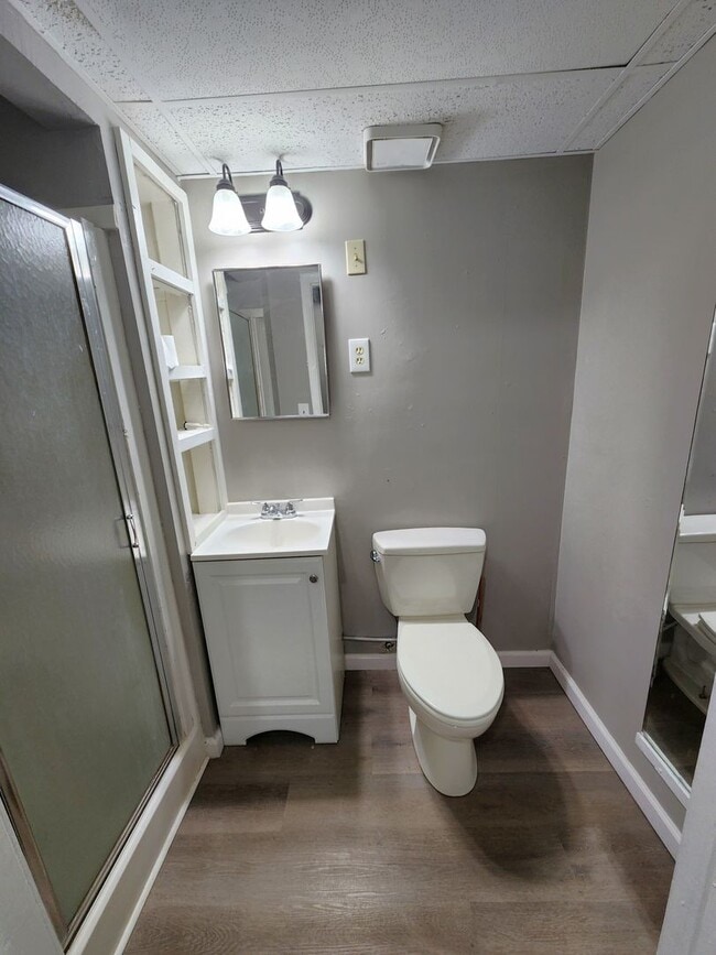 Building Photo - Utilities paid! Nice and clean 1BR, 1BTH n...