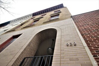 Building Photo - 932 N Charles St