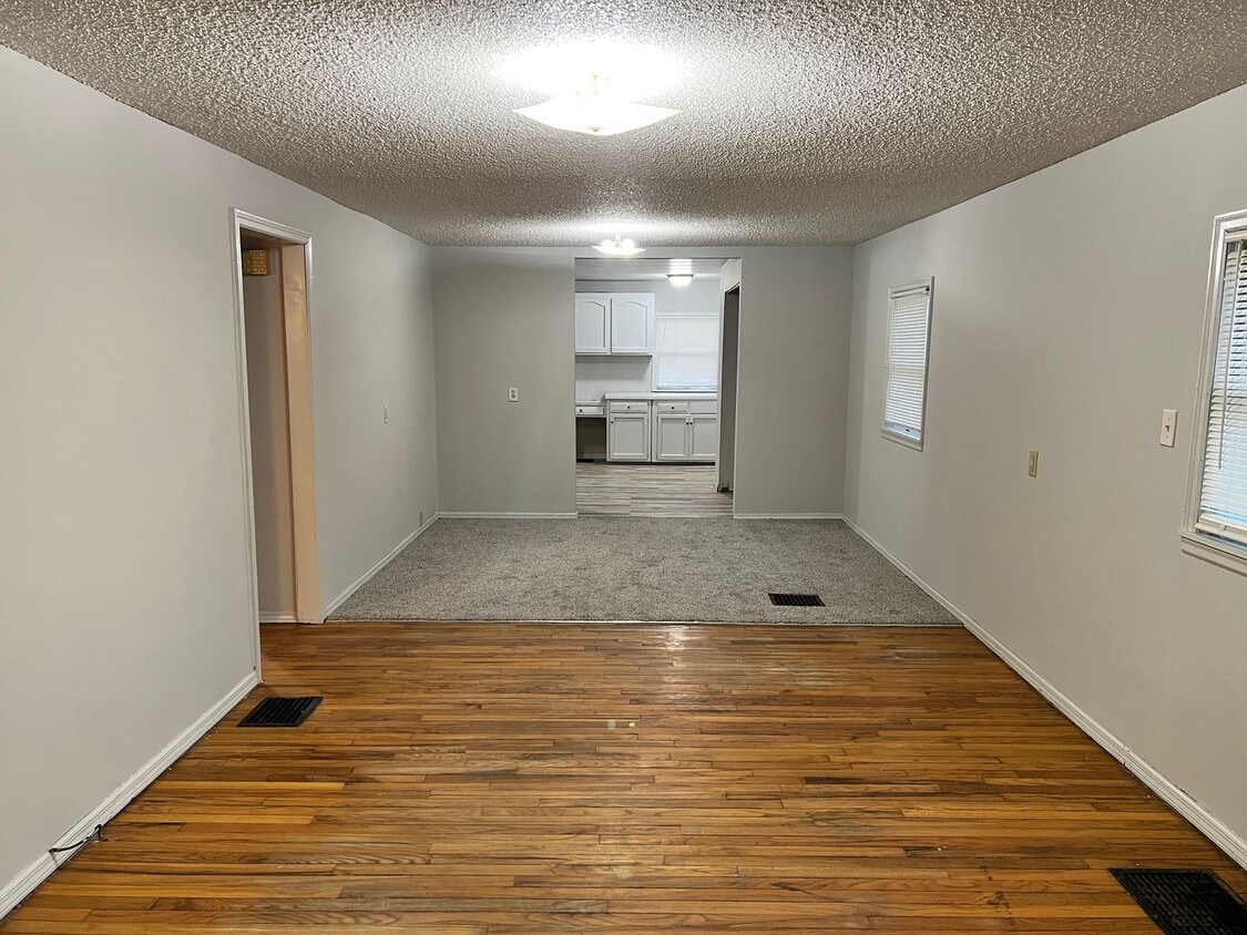 Foto principal - 15301 E Mayes Rd