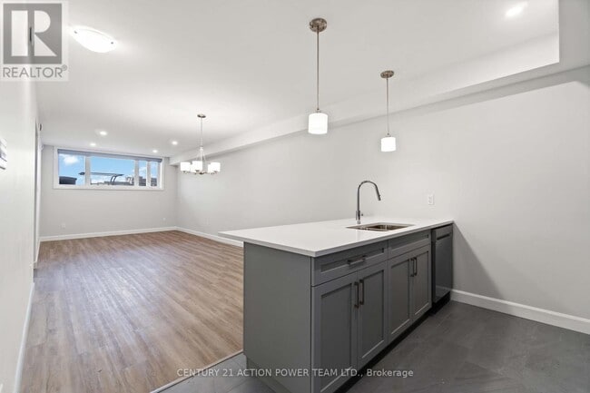 Building Photo - 362 Hazel Crescent