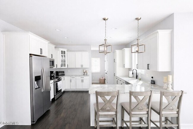 Foto del edificio - 40 Haywood Ln