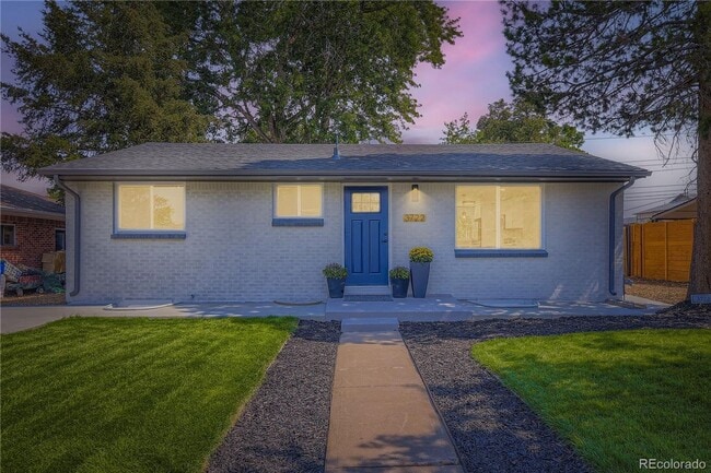 Foto del edificio - Newly Renovated 3 bed, 1 bath in Englewood (Top Unit)